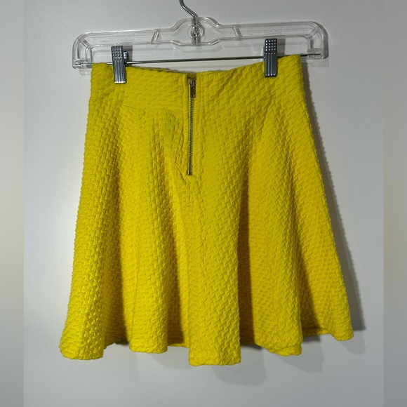 H&M DIVIDED YELLOW FLARE MINI SKIRT back zipper SIZE XS - Picture 4 of 6